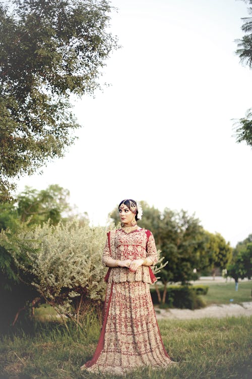 Immagine gratuita di abbigliamento tradizionale, abito, donna