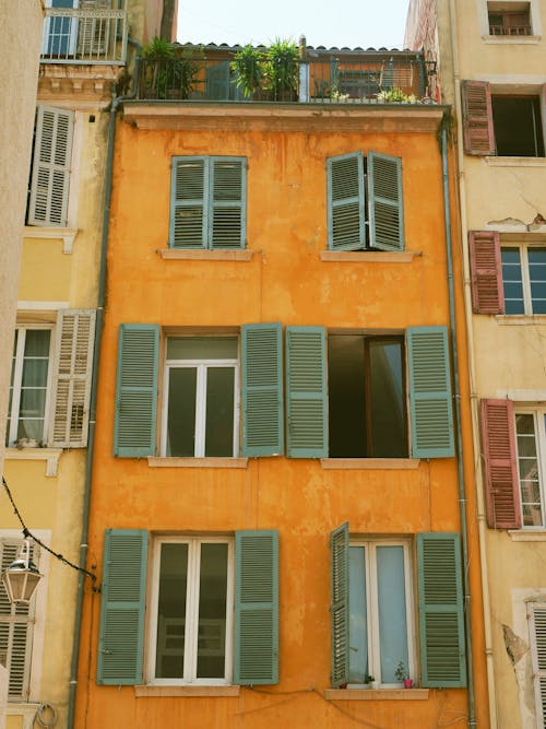 Základová fotografie zdarma na téma budova, městský, okenice