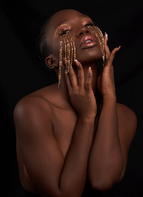 คลังภาพถ่ายฟรี ของ จิวเวลรี่, ผู้หญิงแอฟริกัน, พื้นหลังสีดำ