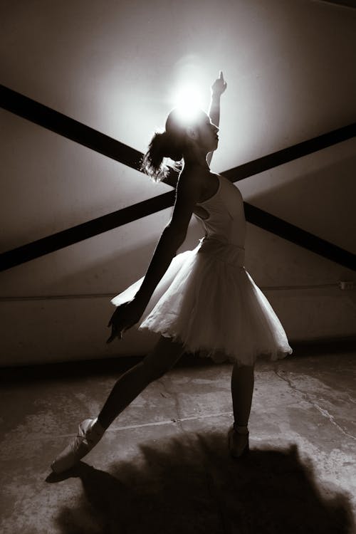 Darmowe zdjęcie z galerii z balerina, balet, biała sukienka tutu