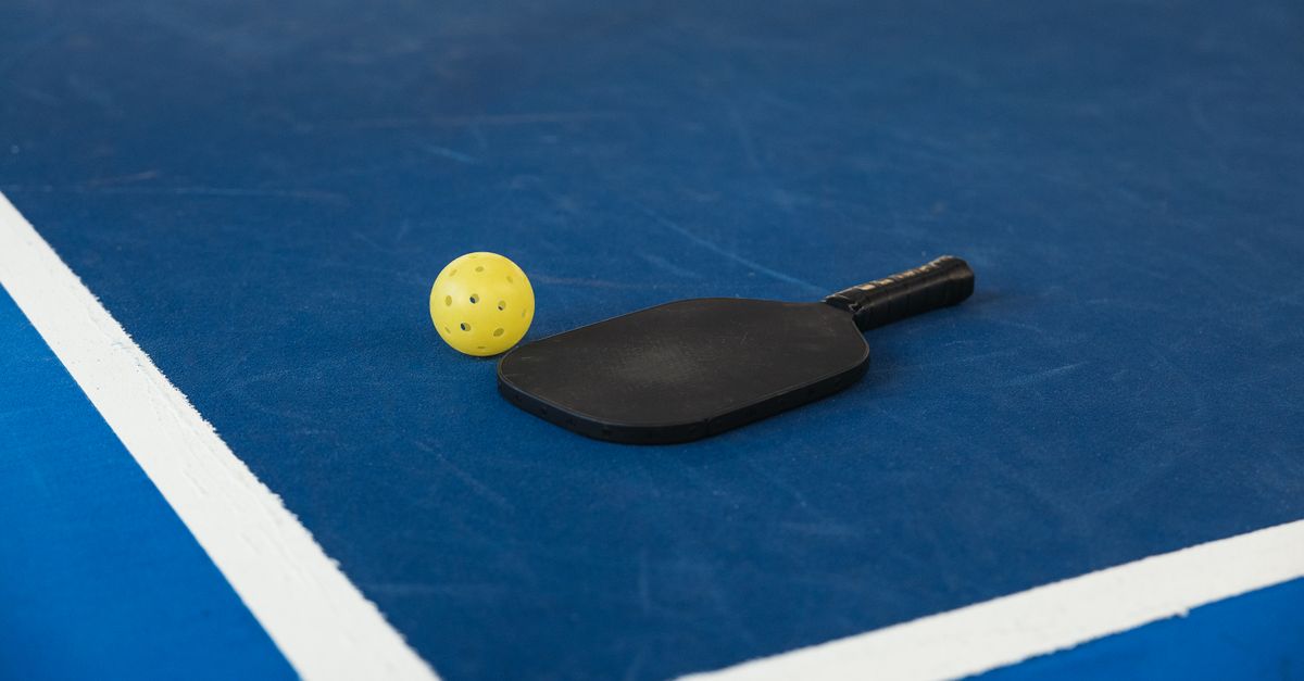 A side-by-side comparison of a tennis court and pickleball court dimensions