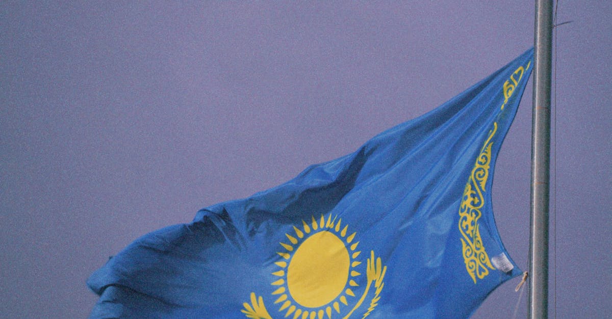 民眾黨走讀曬焰陽6小時 黃國昌 鍛鍊身體下次更靠近威權現址