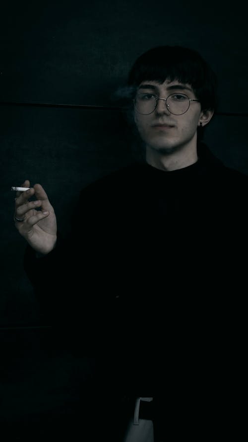 Kostnadsfri bild av cigarett, glasögon, man