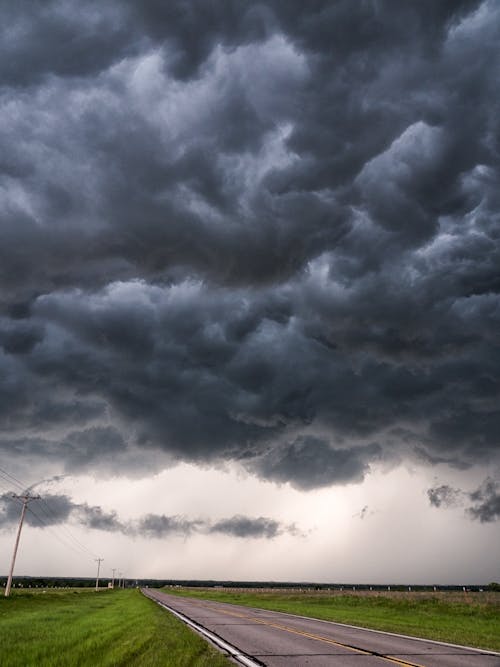 Photos gratuites de campagne, ciel spectaculaire, nuages noirs