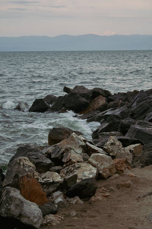 Fotobanka s bezplatnými fotkami na tému breh, kývať, more