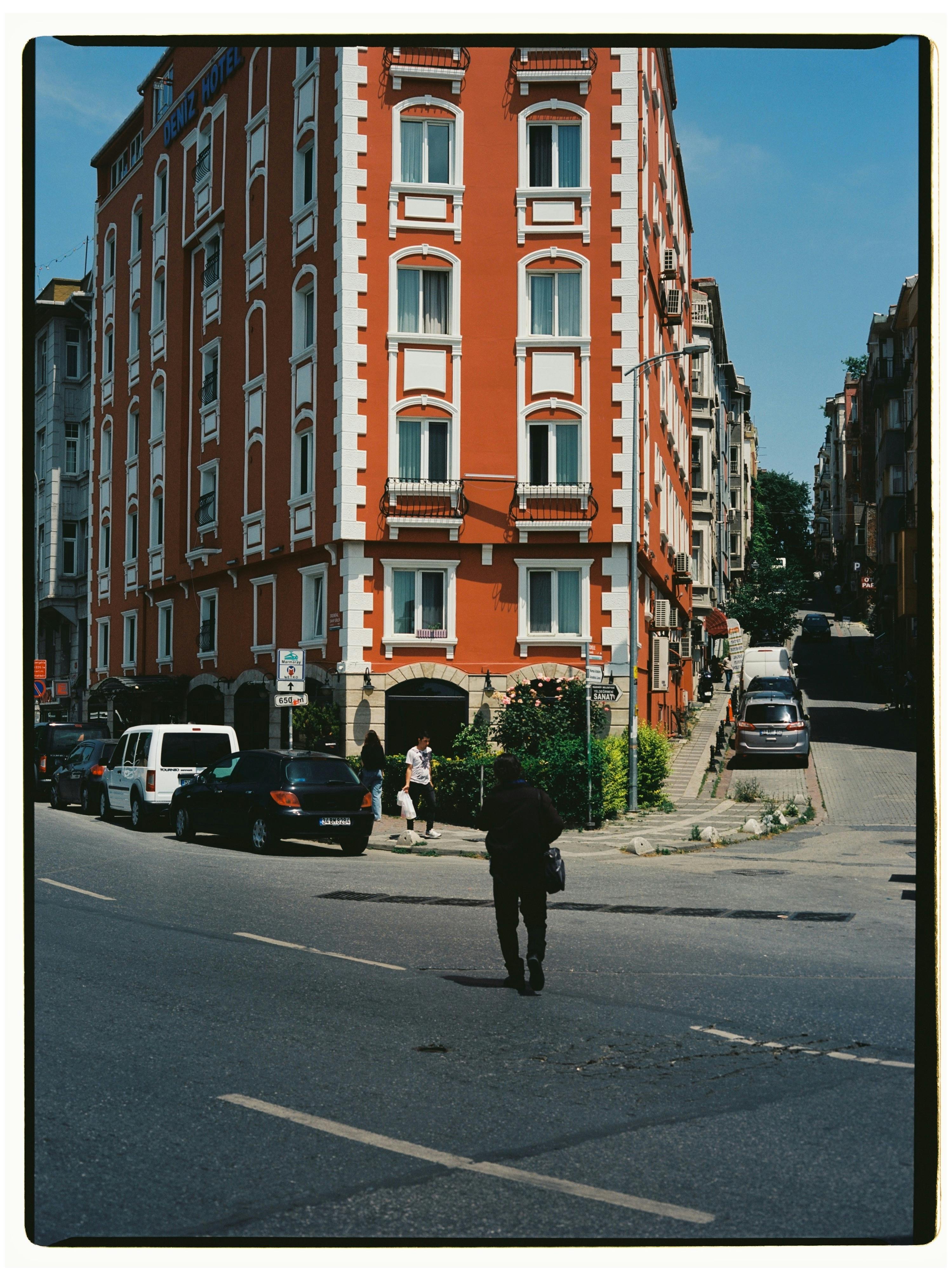 İstanbul street view featuring a red building and city life. Perfect for travel and urban themes.