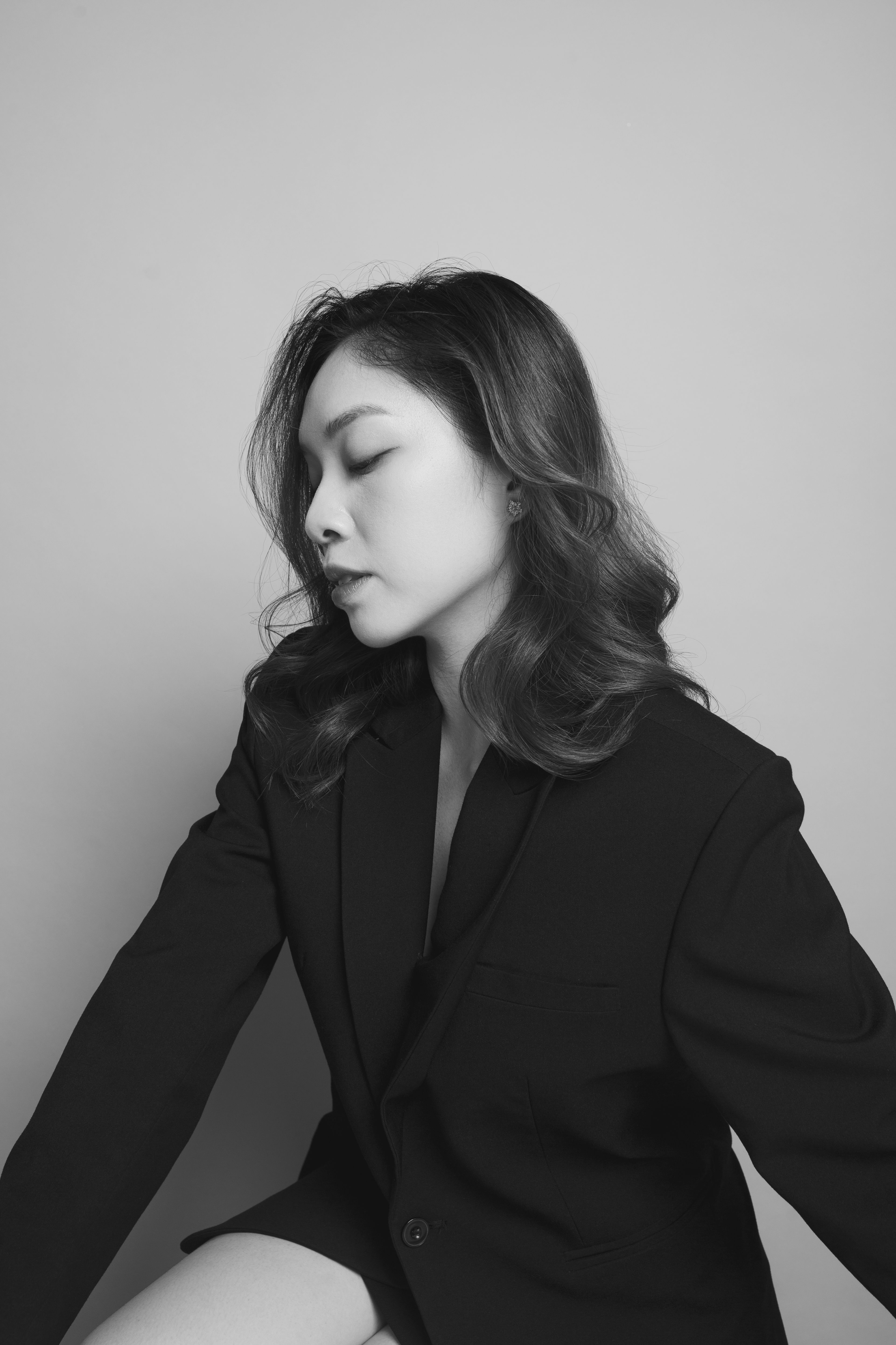 Portrait of a Young Woman in Black and White · Free Stock Photo