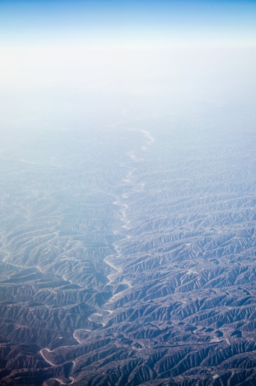 бесплатная Вид на горы с высоты птичьего полета Стоковое фото