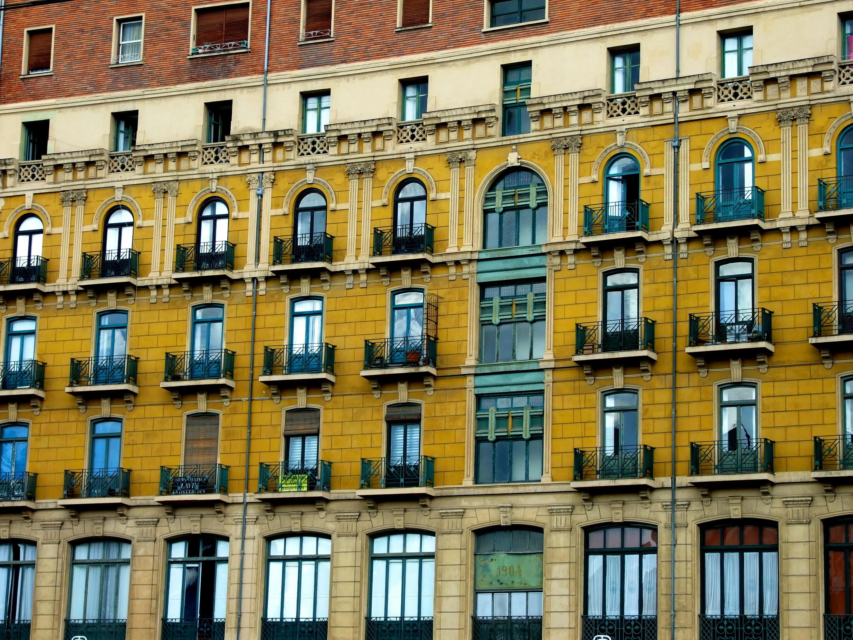 free-stock-photo-of-apartment-building