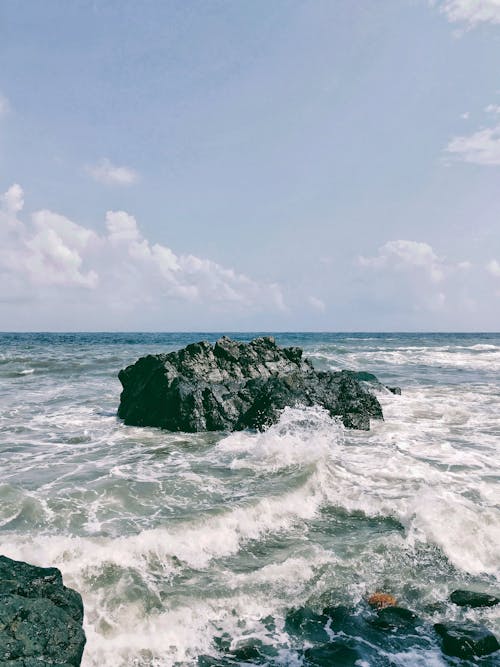 aşınmış, dalgalar, deniz içeren Ücretsiz stok fotoğraf