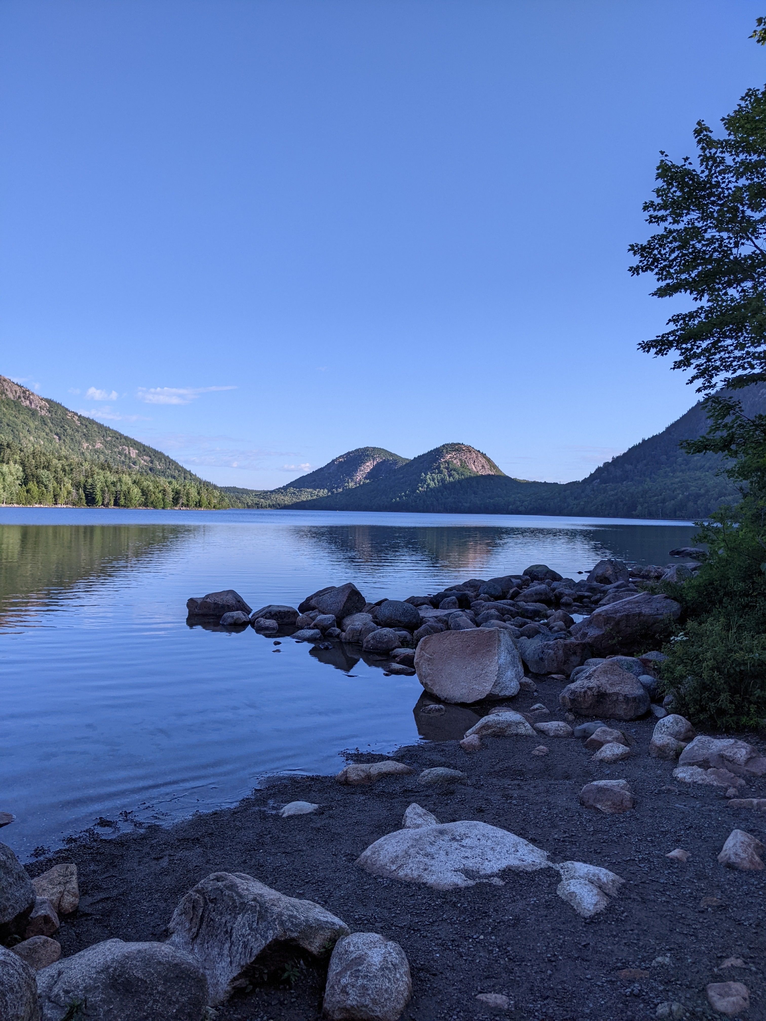 Rocks on Shore of Mountain Lake · Free Stock Photo