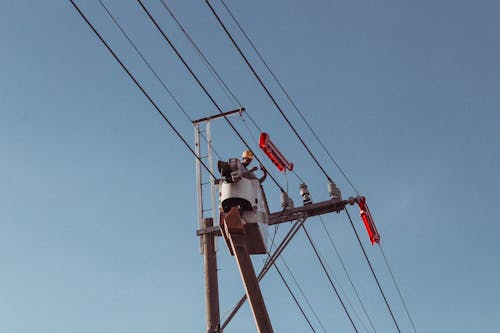 Foto d'estoc gratuïta de alt, arreglant, electricitat