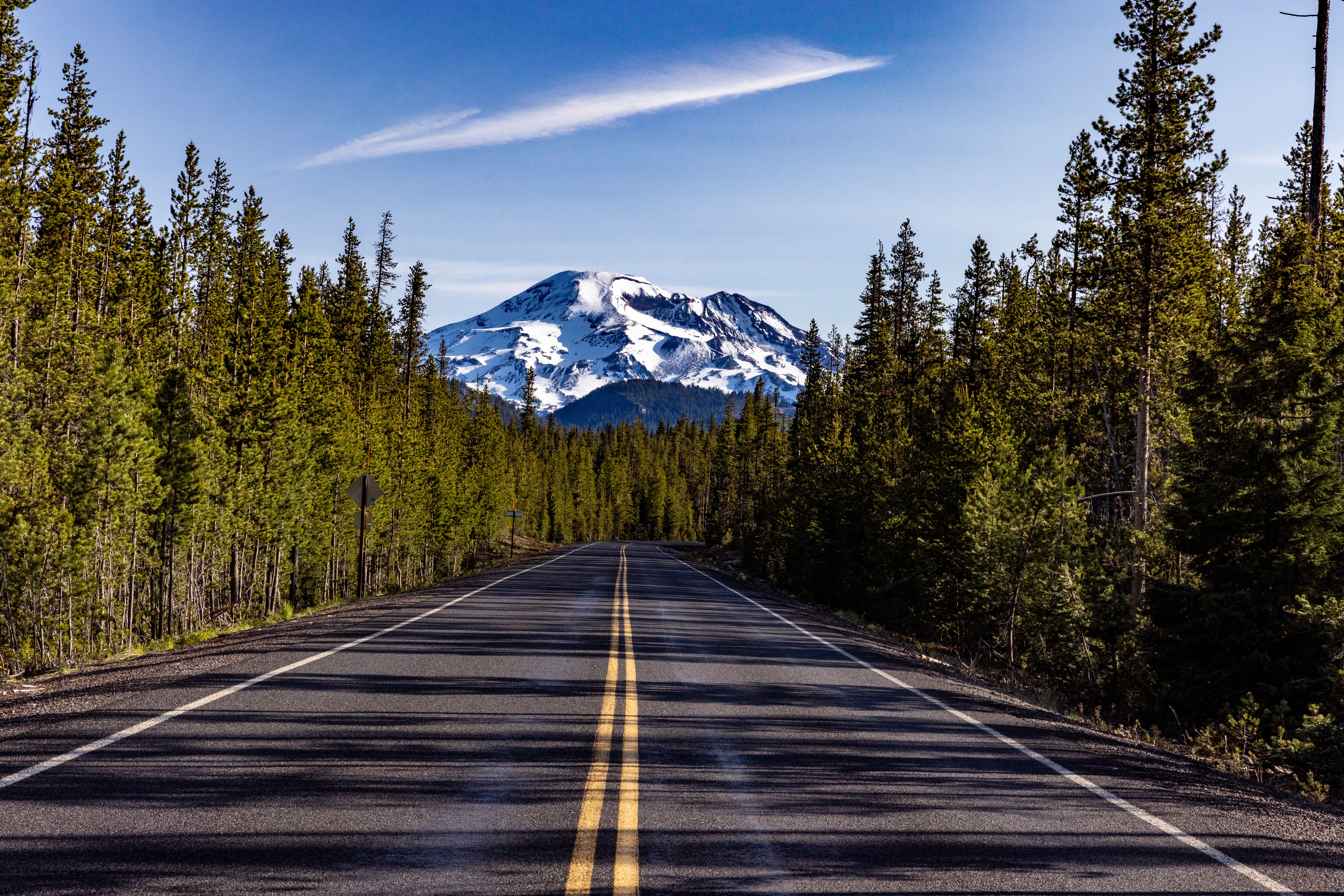 A long empty road with a mountain in the background · Free Stock Photo