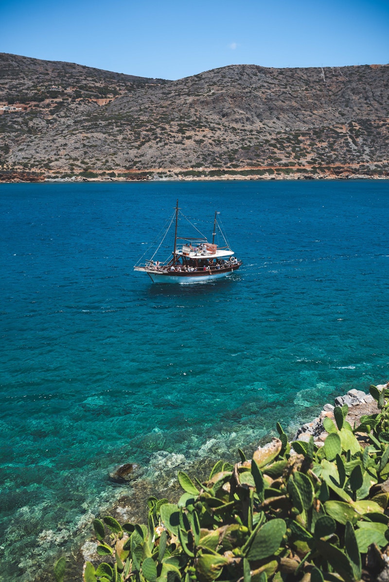 Contemporary kitchen design in today's homes Spacious modern kitchen in a house for sale