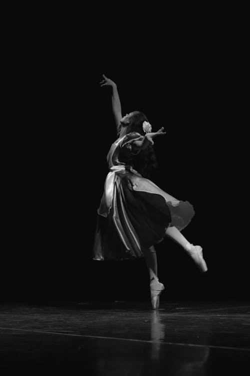 Imagine de stoc gratuită din alb-negru, balerină, brațul ridicat