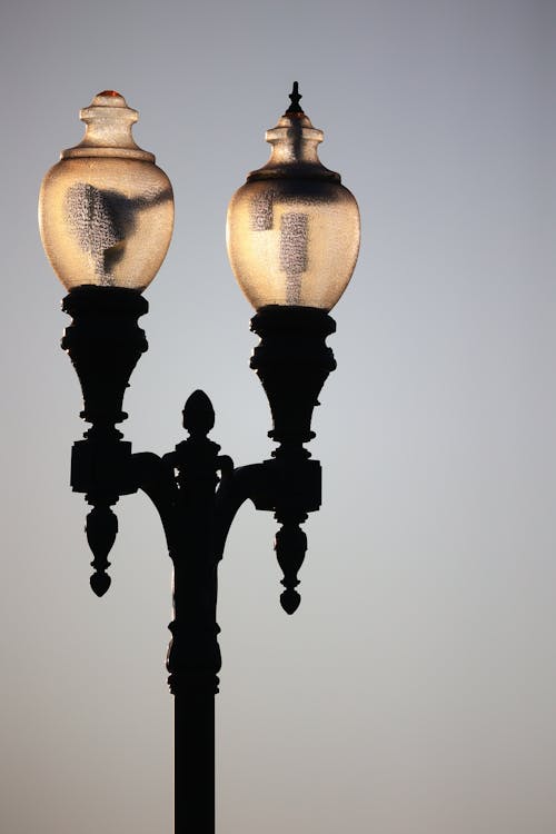 Darmowe zdjęcie z galerii z czyste niebo, lampy, latarnie