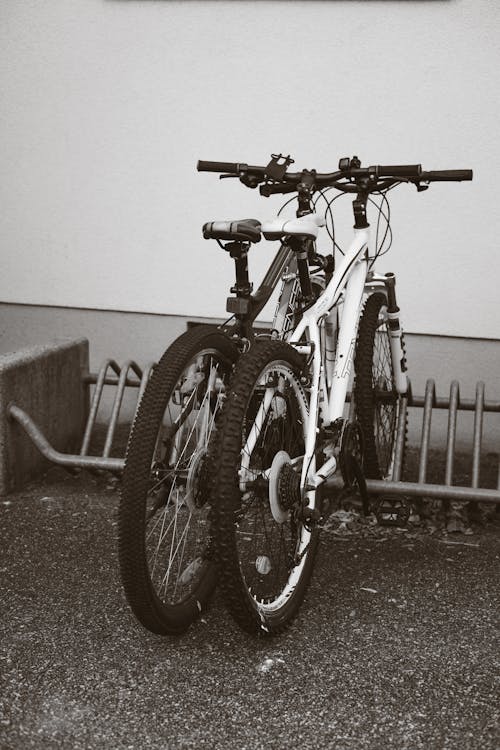 Kostenloses Stock Foto zu fahrräder, fahrzeug, schwarz und weiß