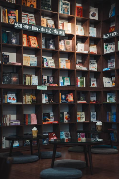 Free A cozy bookstore interior featuring wooden shelves filled with books and a reading area. Stock Photo