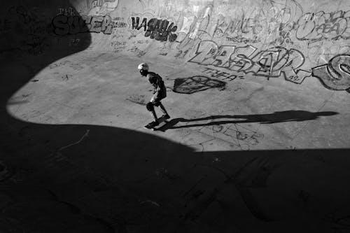 Δωρεάν στοκ φωτογραφιών με skateboarding, άνδρας, ασπρόμαυρο