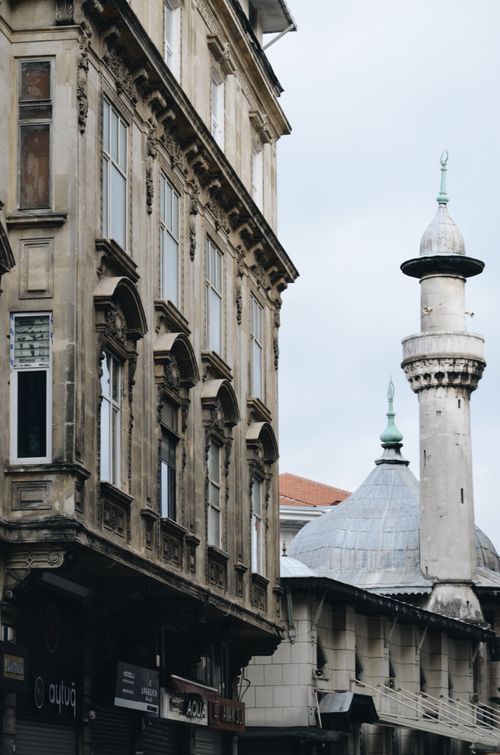 Free A picturesque scene of Istanbul's traditional architecture with a prominent minaret, capturing the essence of Turkey. Stock Photo
