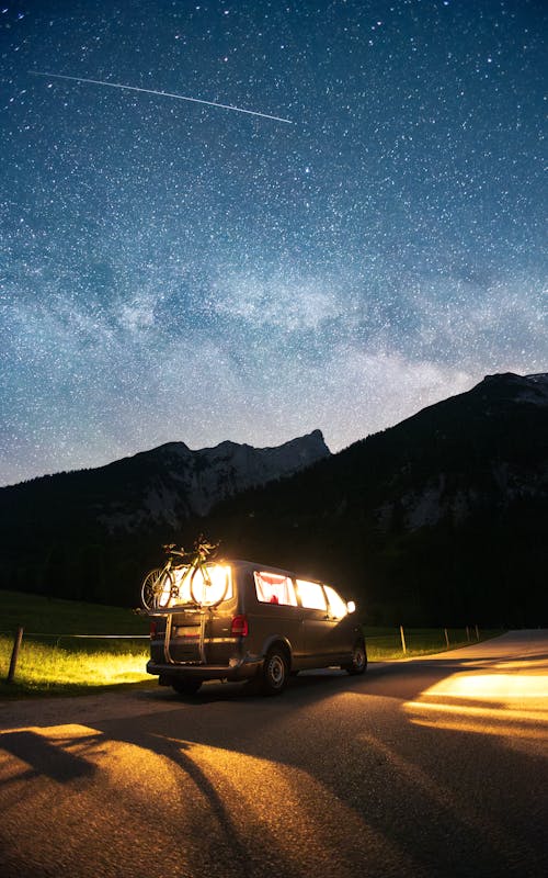 Gratis stockfoto met Alpen, auto, avond