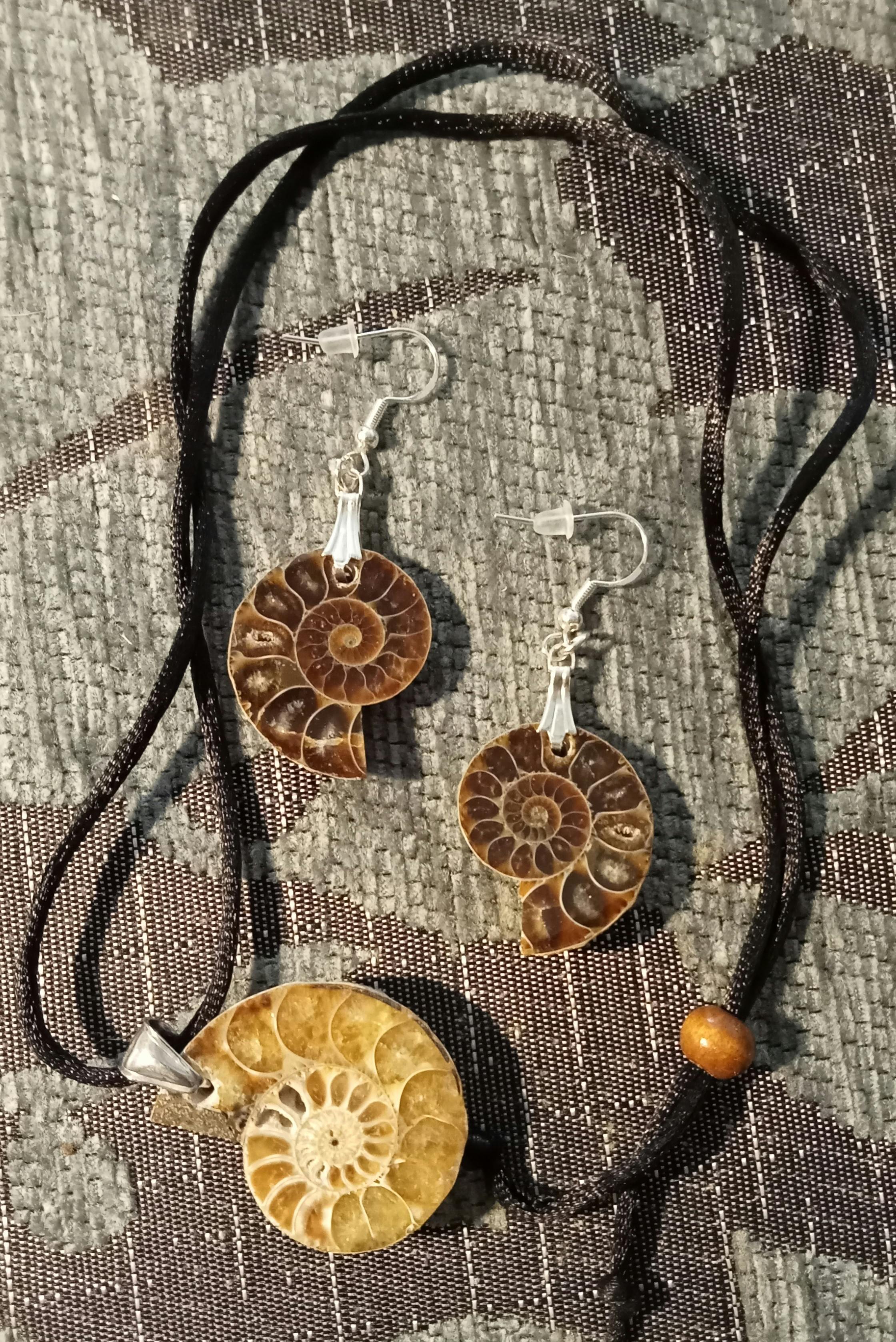 Hawaiian Golden Spiral Puka Shell Necklace - Etsy | Puka shell, Puka shell  necklace, Golden spiral