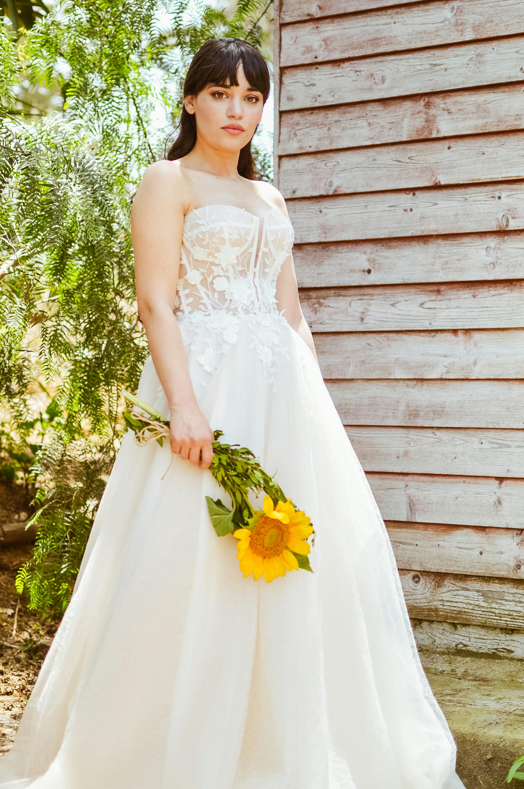 bride with sunflower