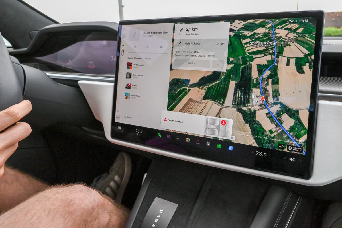 Infotainment touchscreen