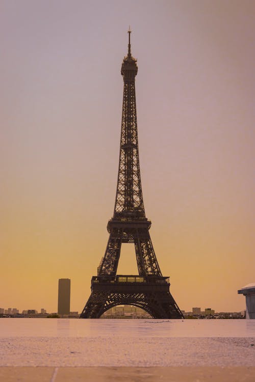 Fotobanka s bezplatnými fotkami na tému budova, cestovať, Eiffelova veža