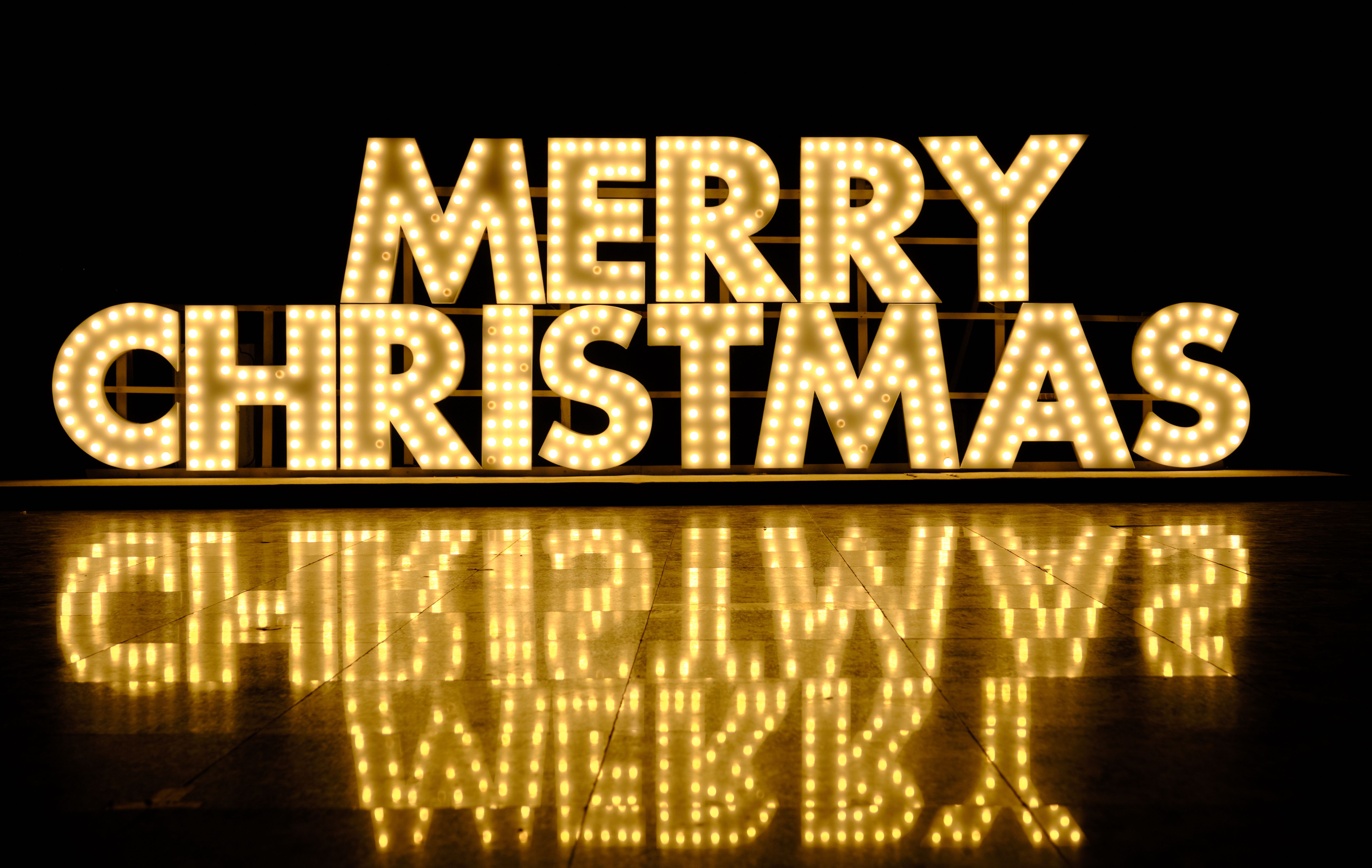 Neon Sign Shopping Guide: Merry Christmas Neon Sign Comparison