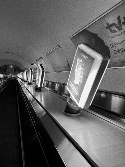 Imagine de stoc gratuită din călătorie, fotografiere verticală, metrou moscova