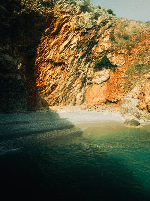 Fotos de stock gratuitas de agua, bahía, formación de roca