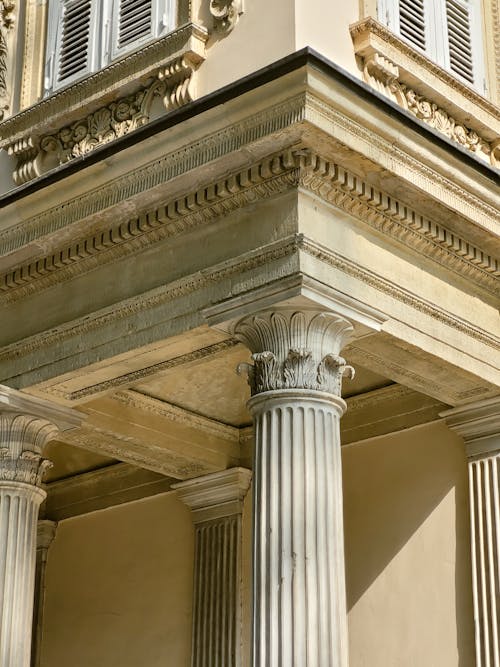 Darmowe zdjęcie z galerii z architektura neoklasyczna, fronton, klasyczny