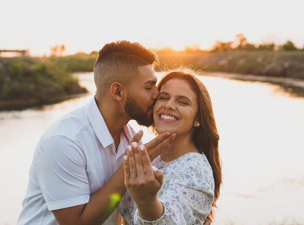 Online dating: starting a conversation on a niche platform