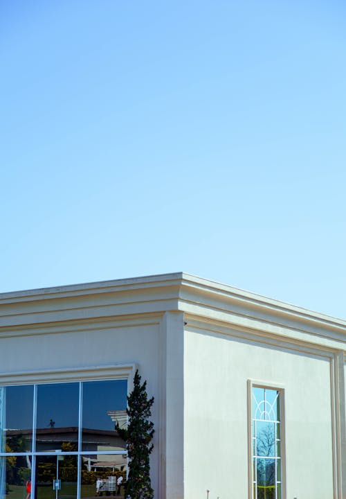 Darmowe zdjęcie z galerii z błękitne niebo, budynek od zewnątrz, czyste niebo