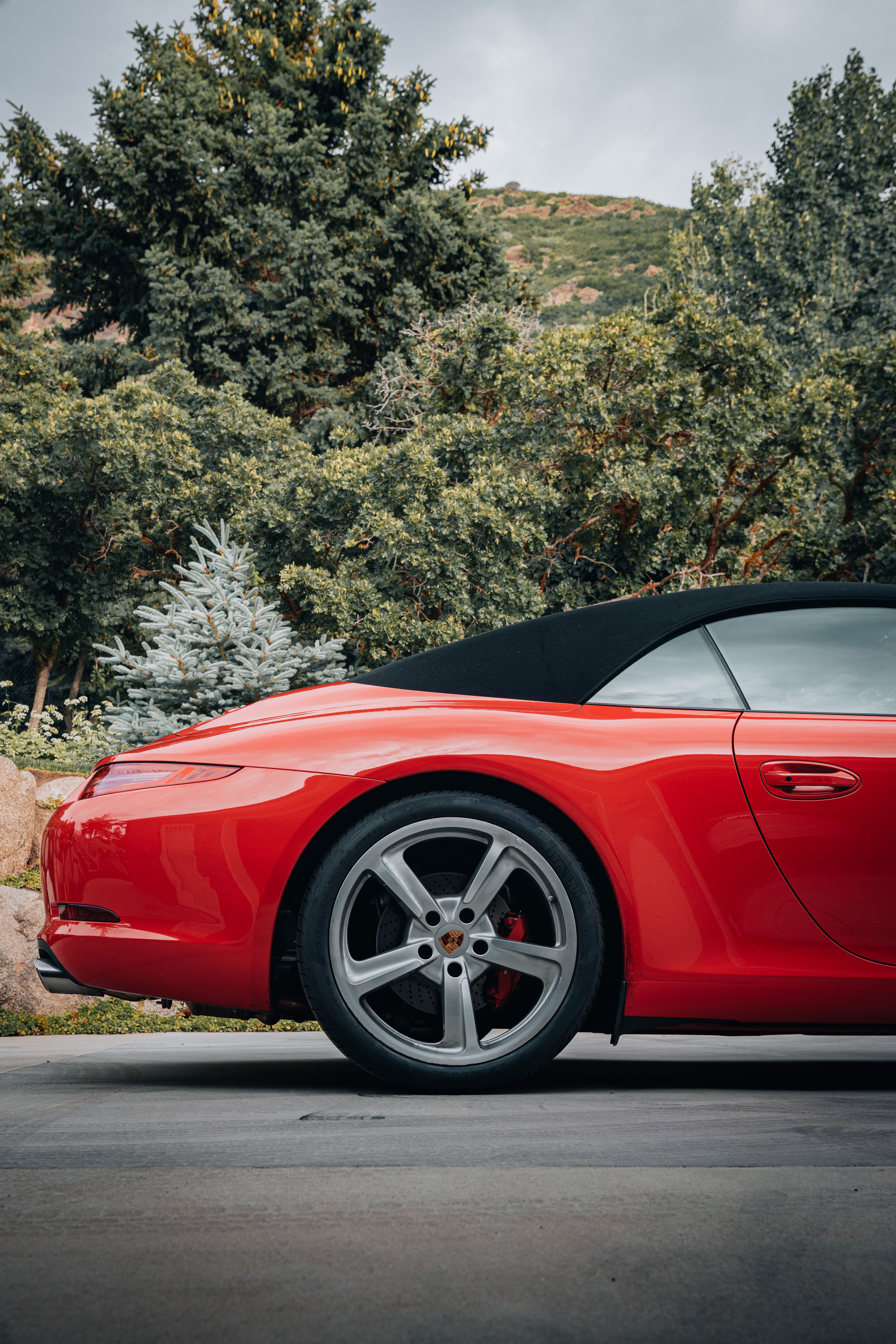 Lightweight cabriolet with a high-revving naturally aspirated engine and manual transmission - Porsche Newsroom