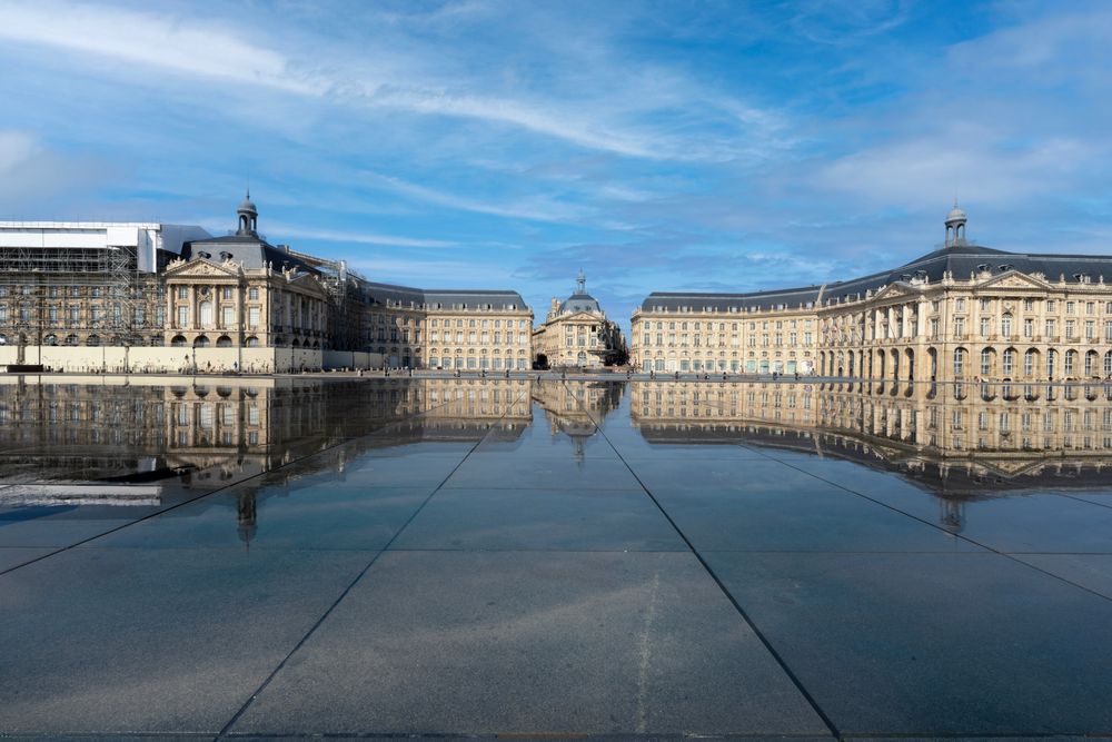 Place de la Bourse din Bordeaux reflectată în oglinda de apă