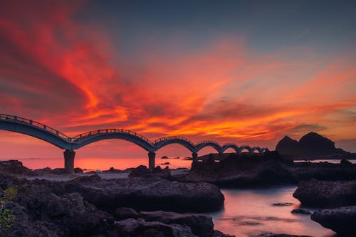 Kostenloses Stock Foto zu küste, roter himmel, sonnenaufgang farben