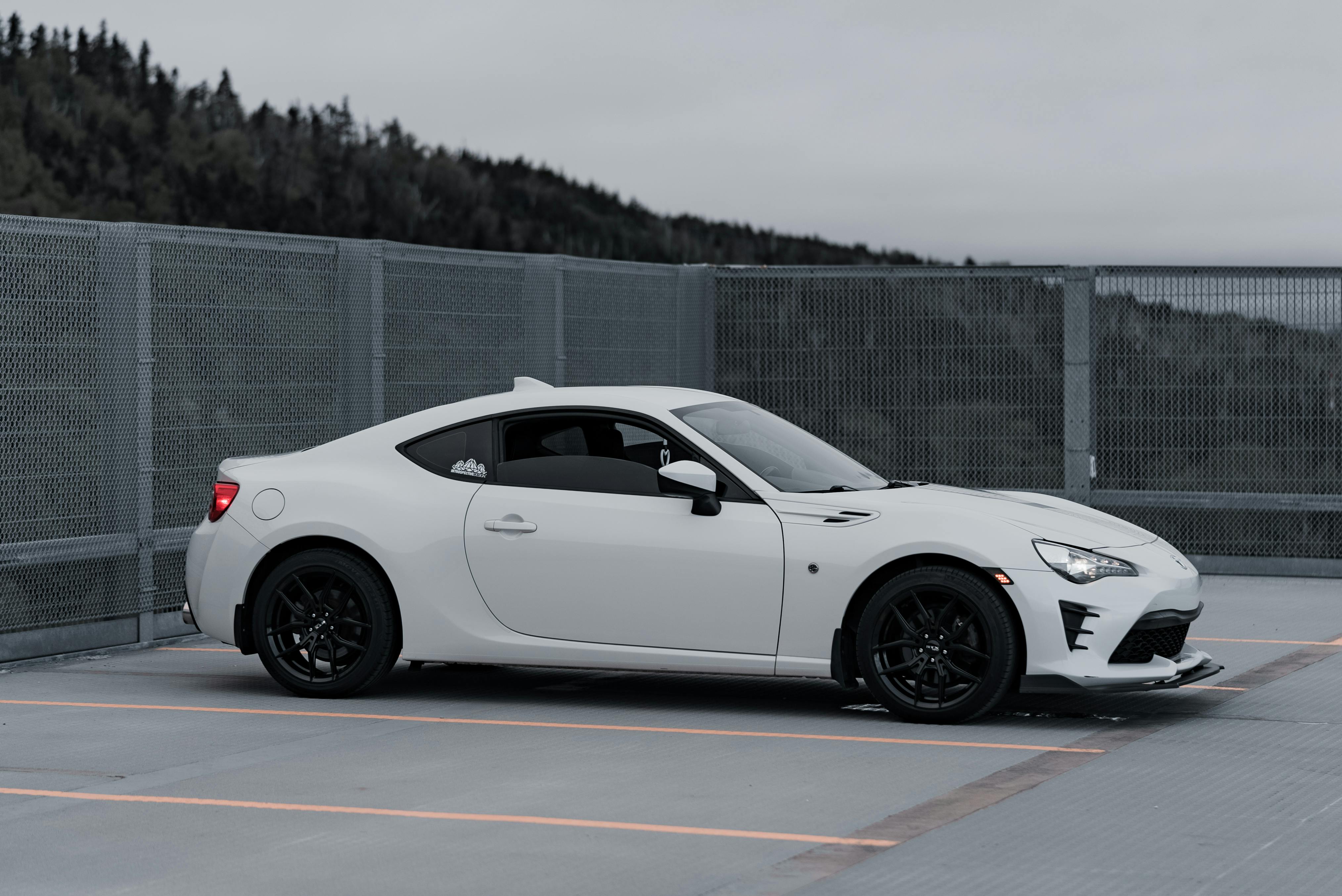 Toyota recalls 550,000 cars over defective seat problem — Photo by Erik Mclean on Pexels