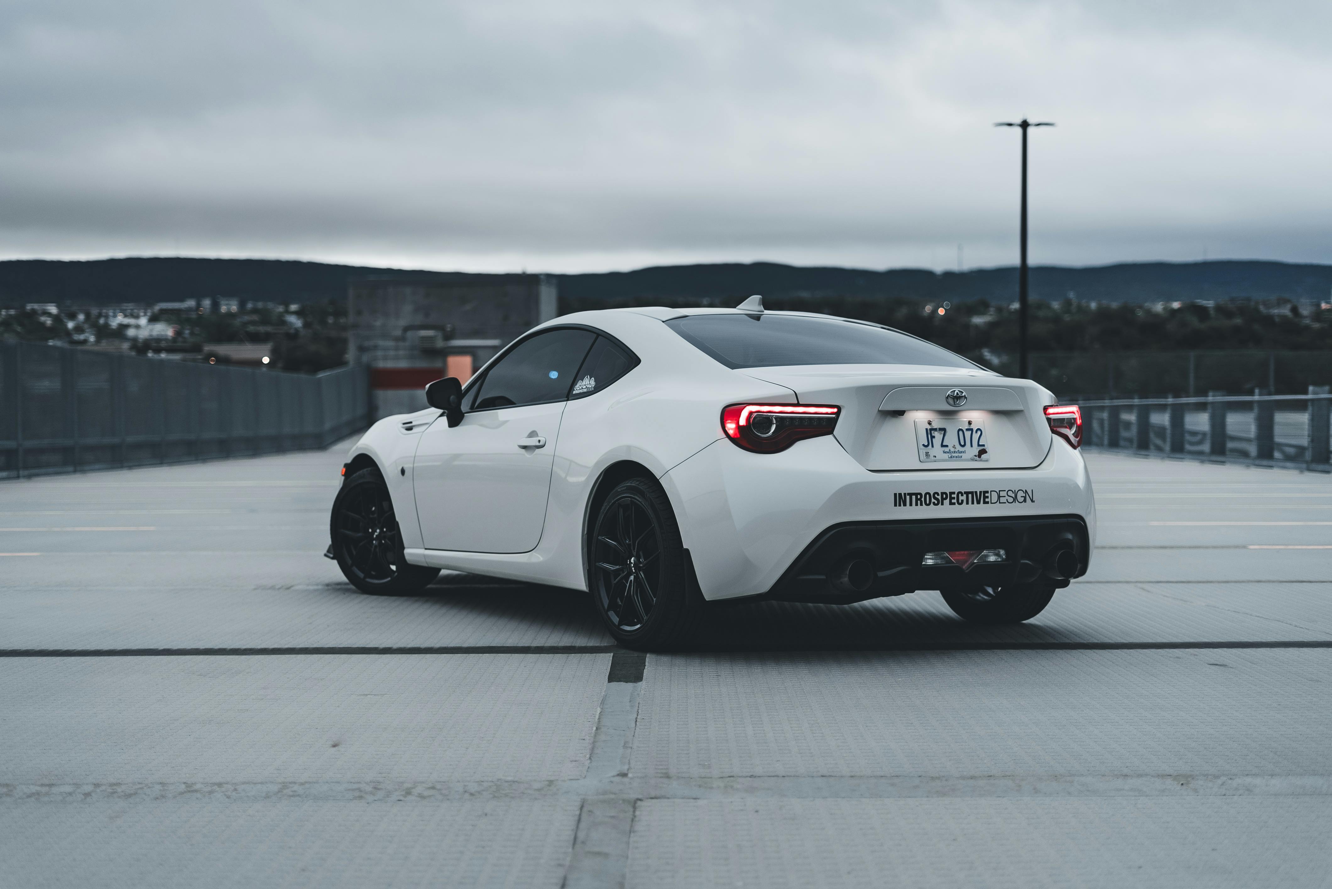Toyota recalls over 550K cars. See affected models. — Photo by Erik Mclean on Pexels