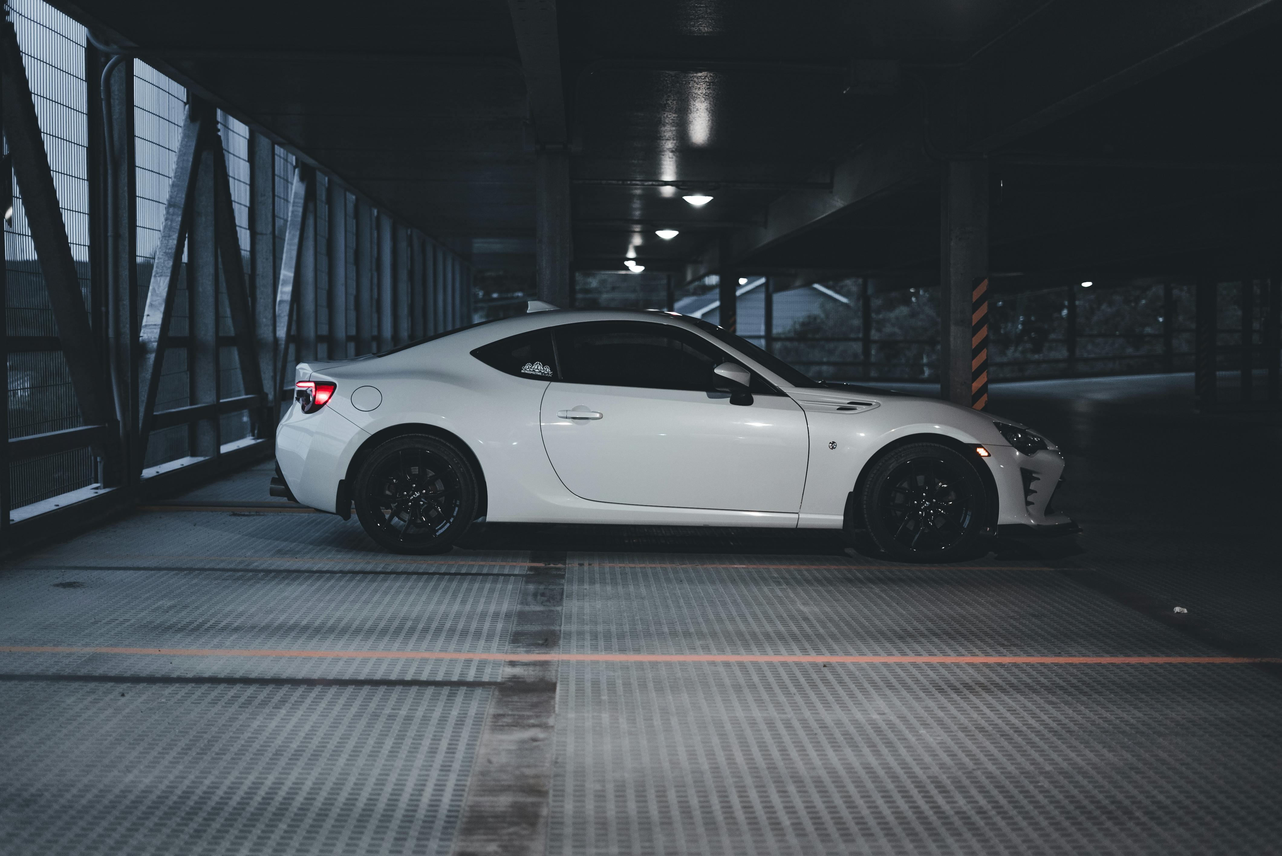 Toyota recalls 550,000 cars over defective seat problem - FOX 4 News Dallas — Photo by Erik Mclean on Pexels