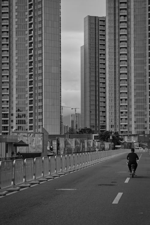 고층 건물, 남자, 도시의 무료 스톡 사진