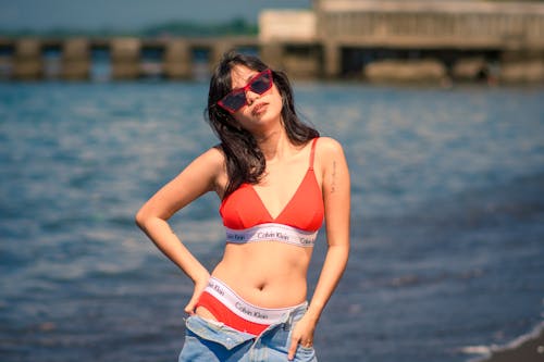 Бесплатное стоковое фото с Азиатская девушка, береговая линия, брюнетка