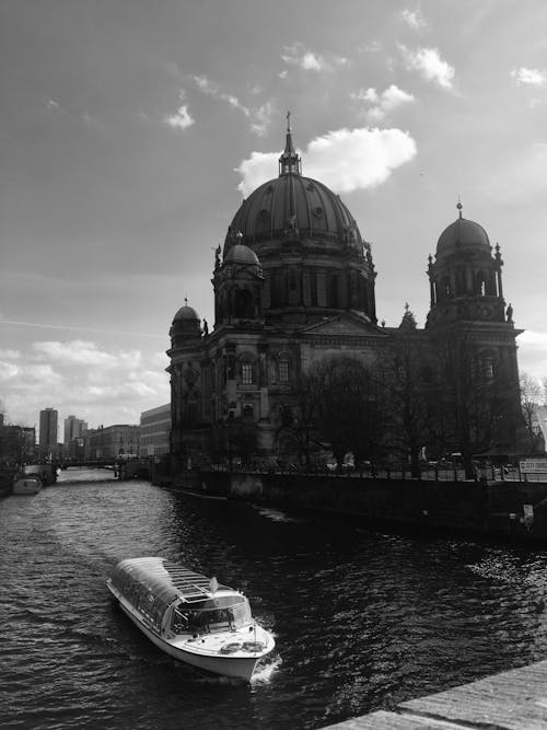 Fotobanka s bezplatnými fotkami na tému Berlín, berlínska katedrála, čierny a biely