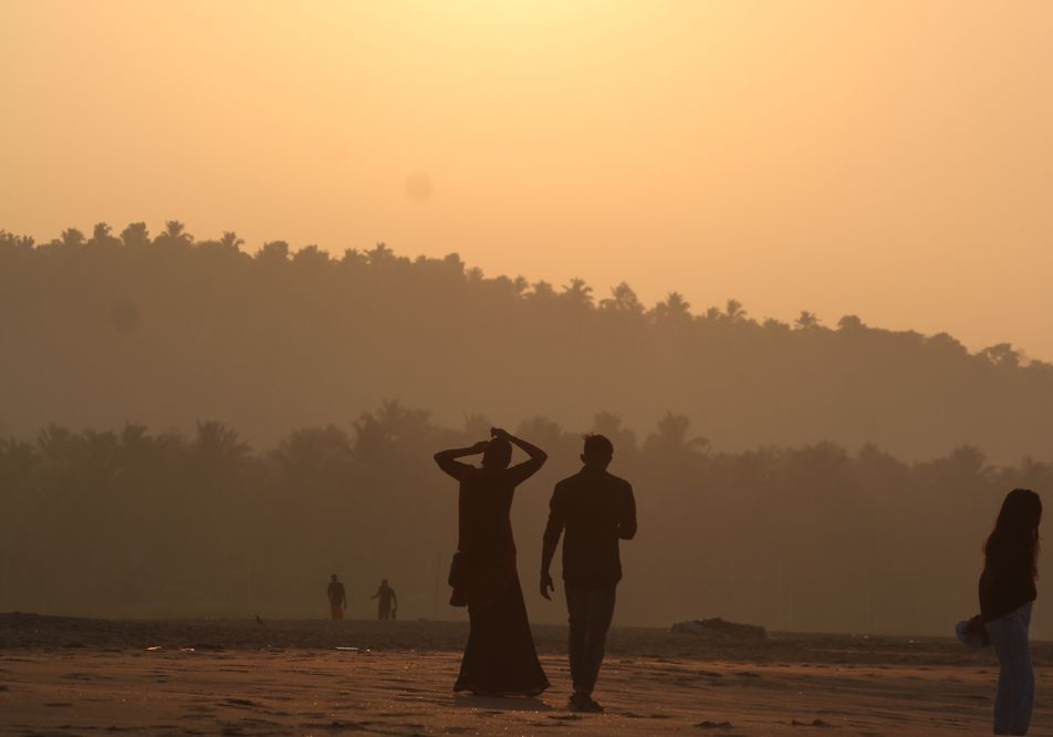 Online dating: starting a conversation on a niche platform