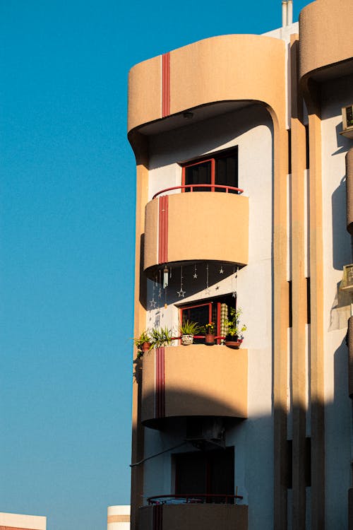 Kostenloses Stock Foto zu apartments, balkone, mauer