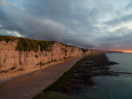 Photos gratuites de crépuscule, faire signe, falaise