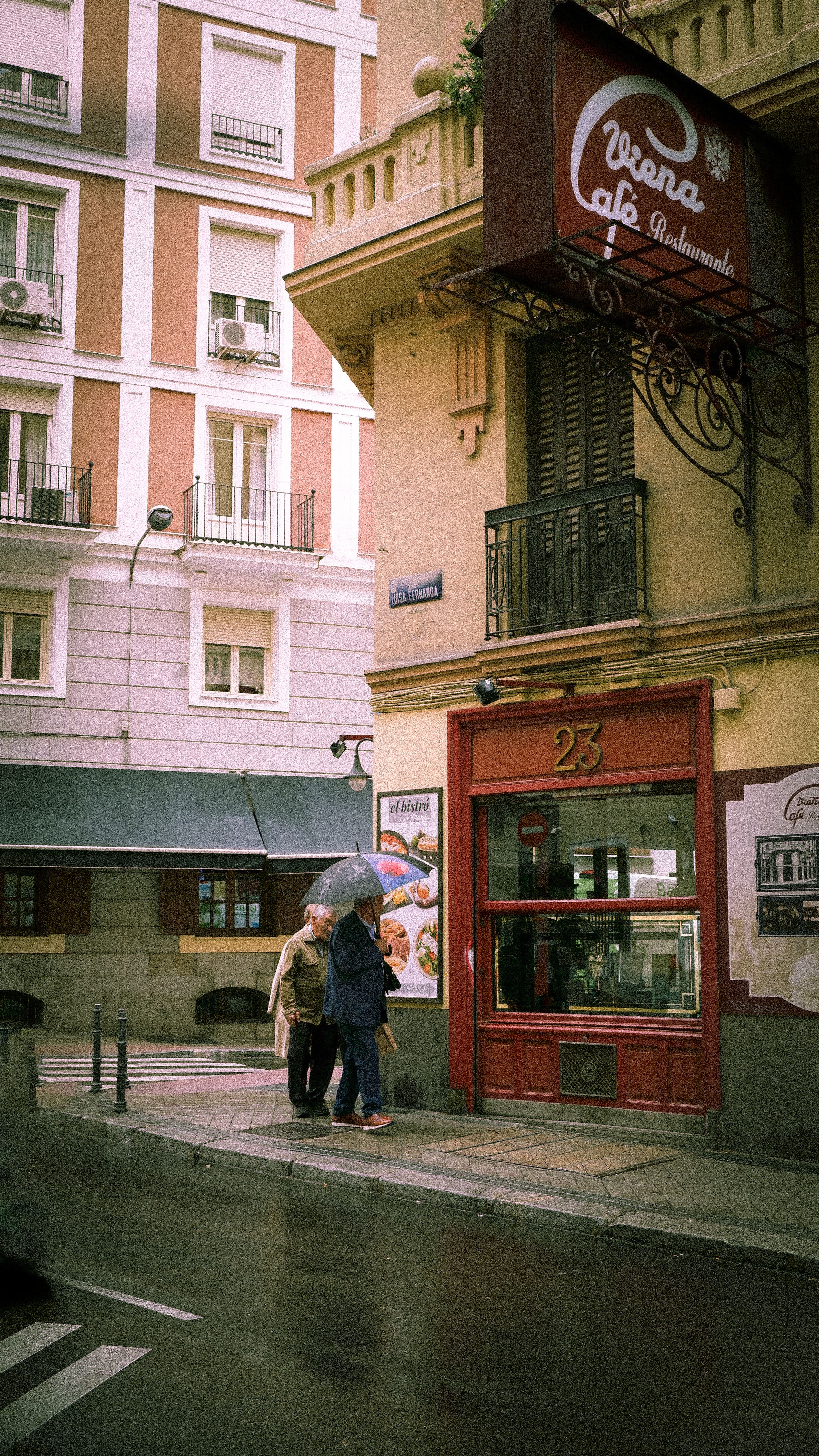 A bustling street scene on Gran Vía showing the impact of Madrid traffic restrictions on urban life.
