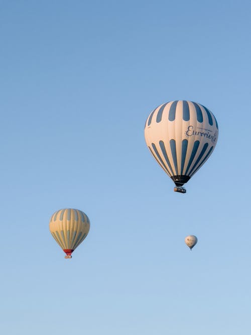 Foto profissional grátis de aventura, balões de ar quente, céu azul