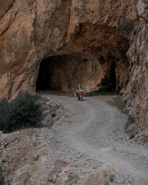 オートバイ, ダート, トンネルの無料の写真素材